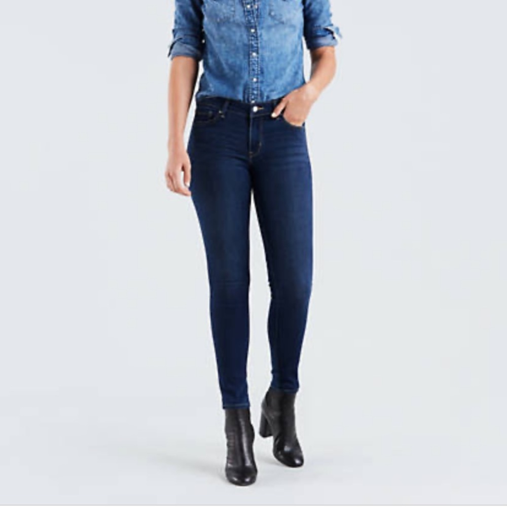 Levi’s | Dark Wash 711 Skinny Jean Size 28
